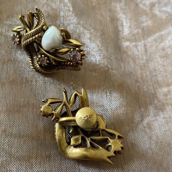 Vintage Coro screw earrings - Picture 2 of 3